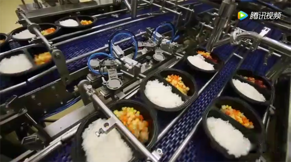 柔性線路板小編被日本這機械化全自動盒飯生產震撼到了