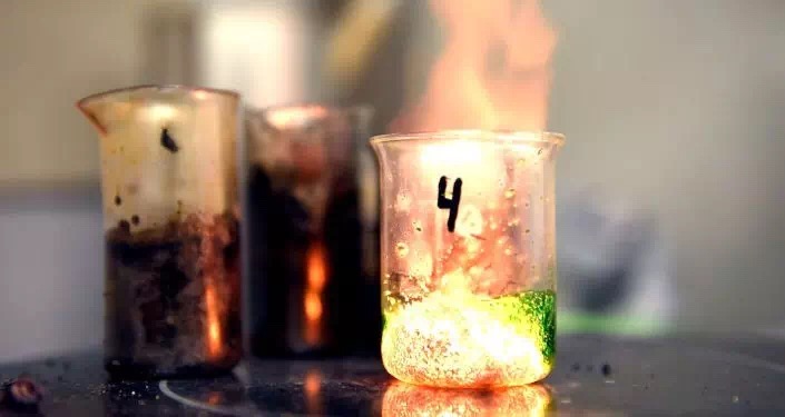 俄專家發(fā)明單分子厚度微電路 軟板看到將來制造微型電子設備成為可能